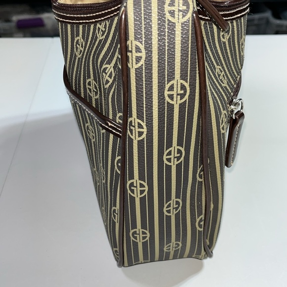 NWT Giani Bernini Brown Taupe
Logo Stripe Shoulder Bag - Picture 7 of 8